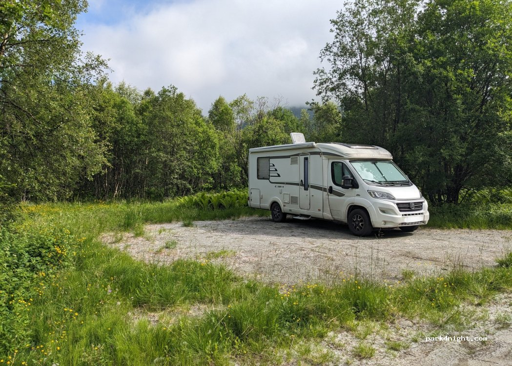 (9040) Overgård - — foto