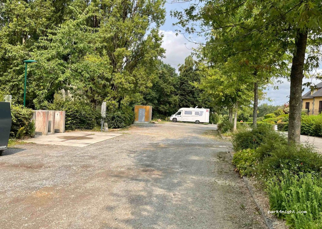 Aire de camping-car Juvigné — foto 3