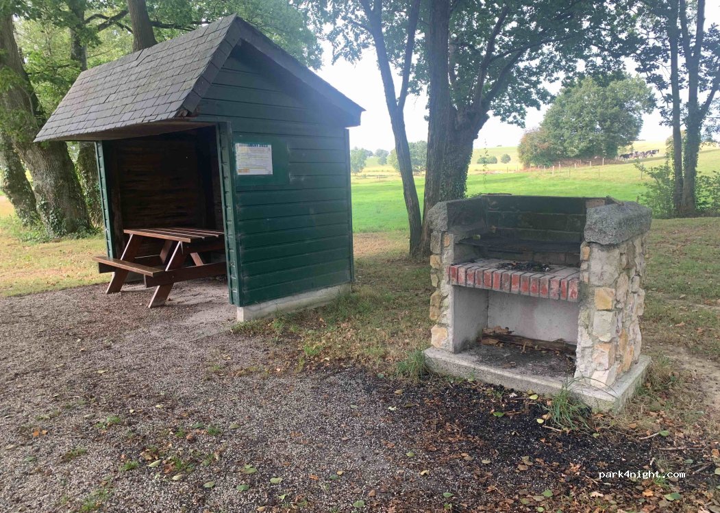 Aire de camping-car Juvigné — foto 4