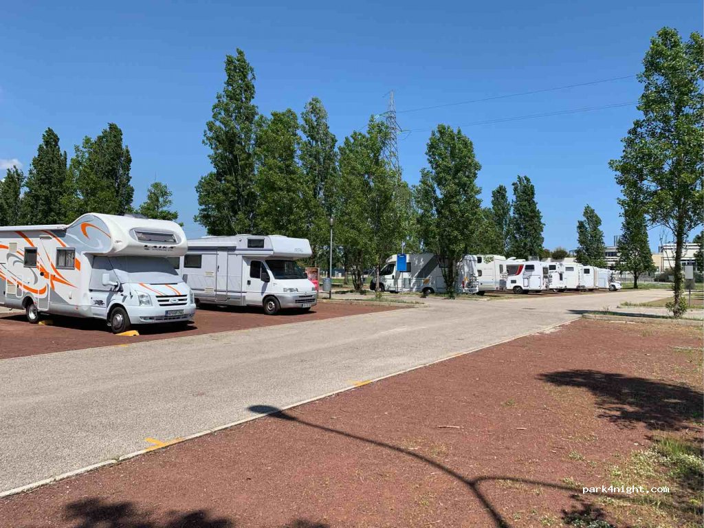 Area sosta Mirabilandia — foto