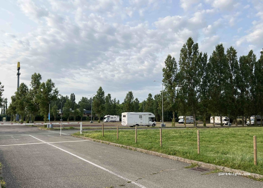 Area sosta Mirabilandia — foto 4