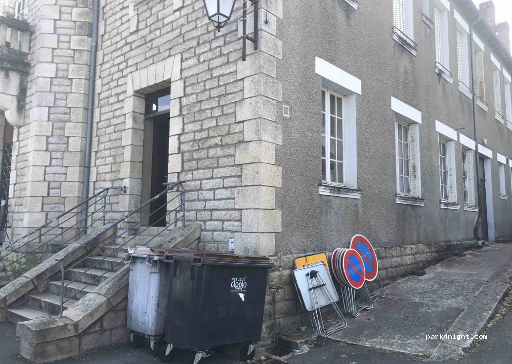 (19800) Corrèze - 5 Place de la Mairie — foto 2