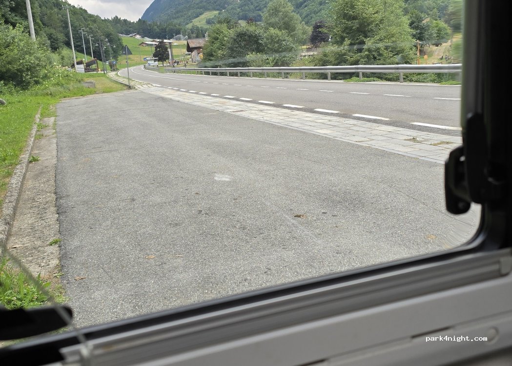 (11010) Rhêmes-Saint-Georges - SR24 — foto
