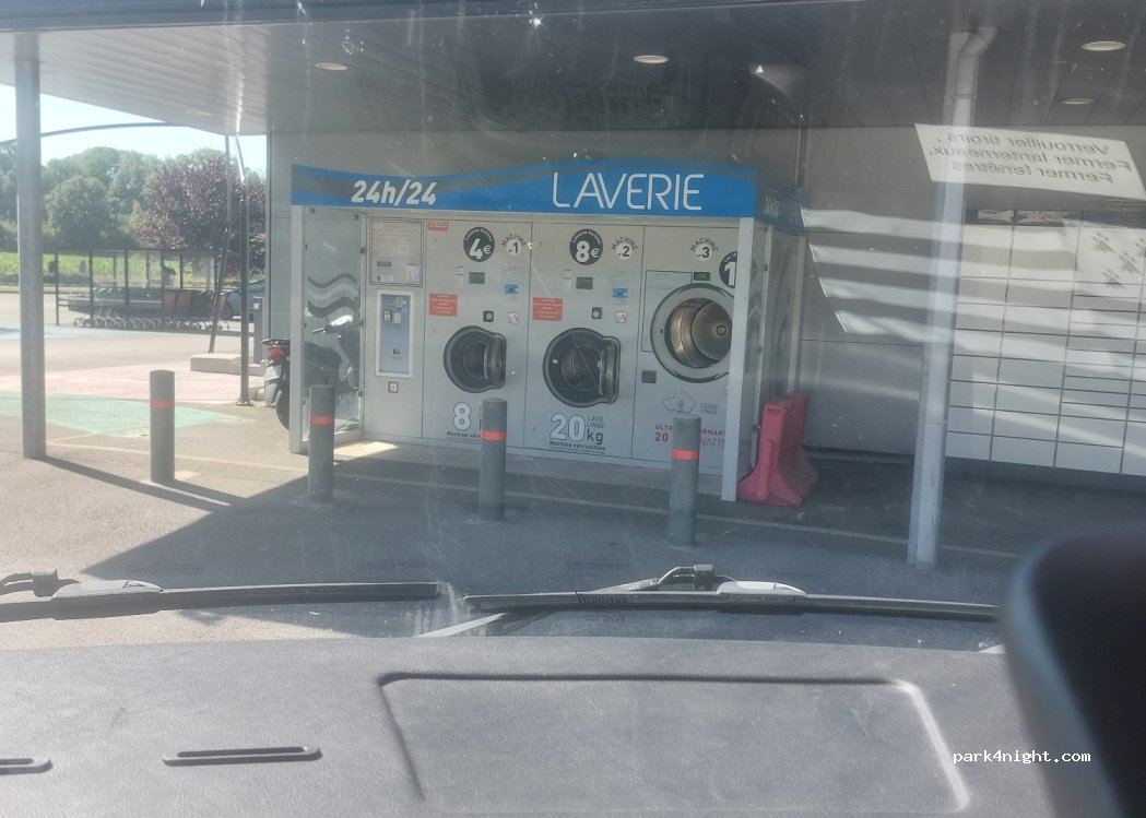 (64260) Louvie-Juzon - 57 Avenue Aristide Briand — foto