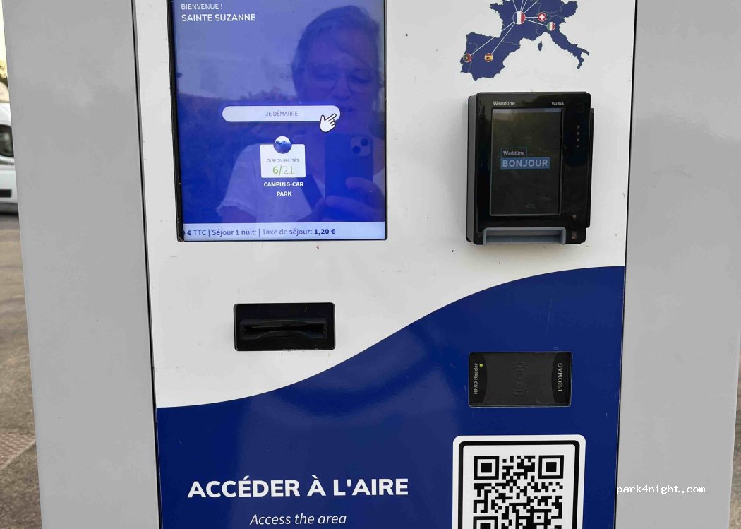 Aire de Sainte-Suzanne — foto 4