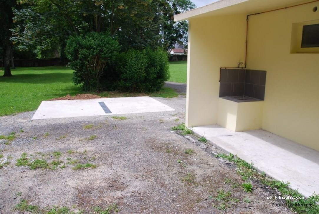 (53600) Voutré - 3 Place du Bas Perrin — foto