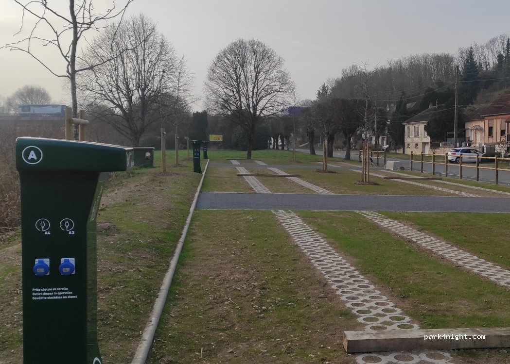 Aire de camping cars Gien — foto
