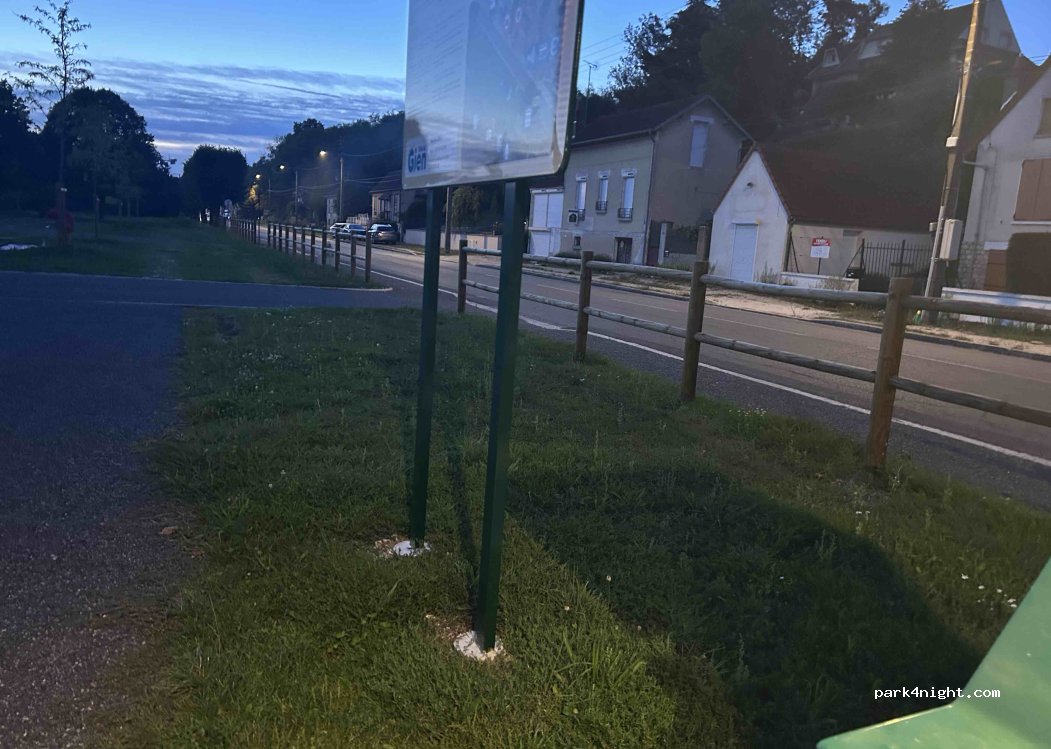 Aire de camping cars Gien — foto 3