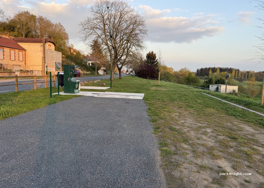 Aire de camping cars Gien — foto 4