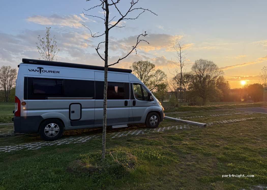 Aire de camping cars Gien — foto 5
