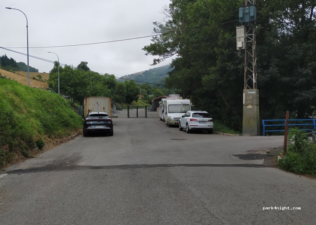 (33817) Las Barzaniellas - Unnamed Road — foto