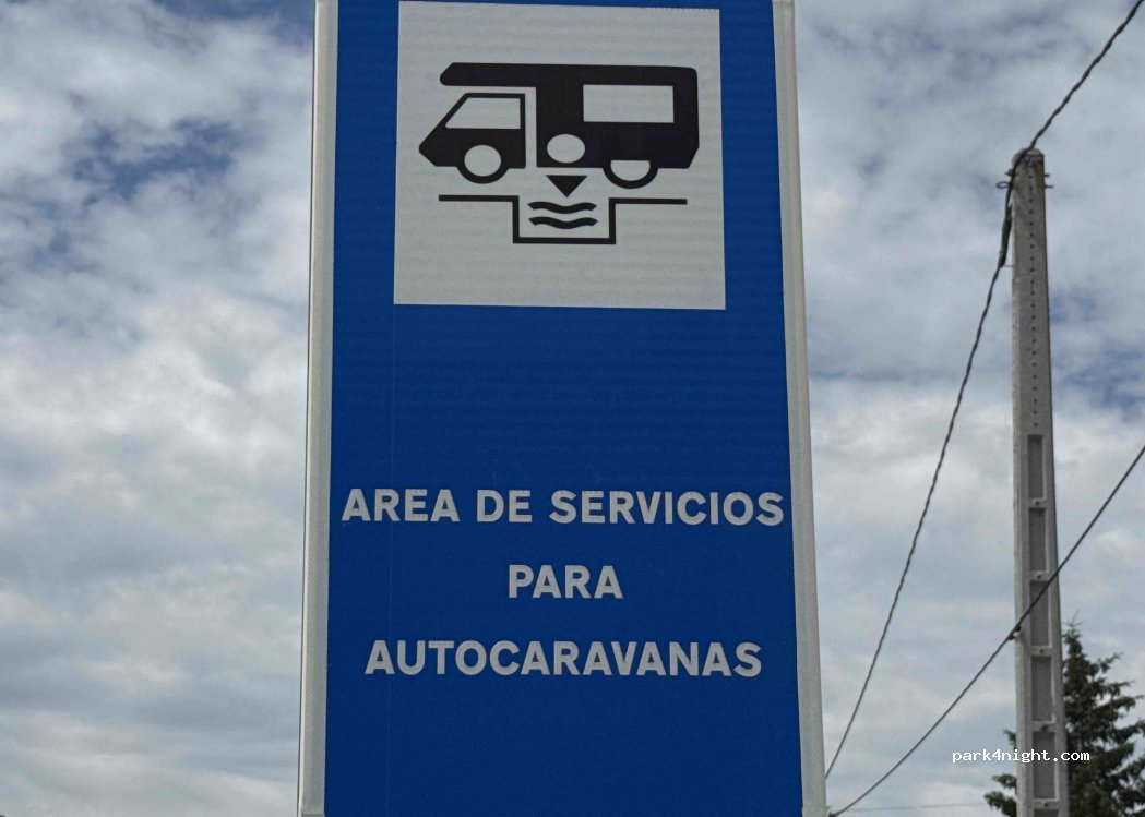Área de autocaravanas Cármenes — foto