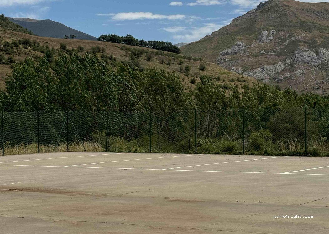 Área de autocaravanas Cármenes — foto 2