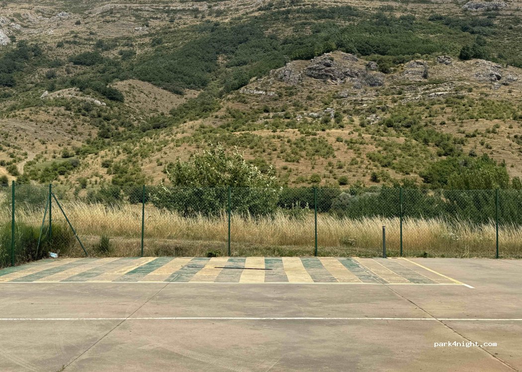Área de autocaravanas Cármenes — foto 3