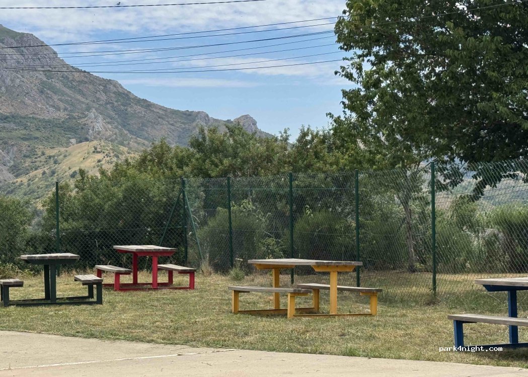 Área de autocaravanas Cármenes — foto 4