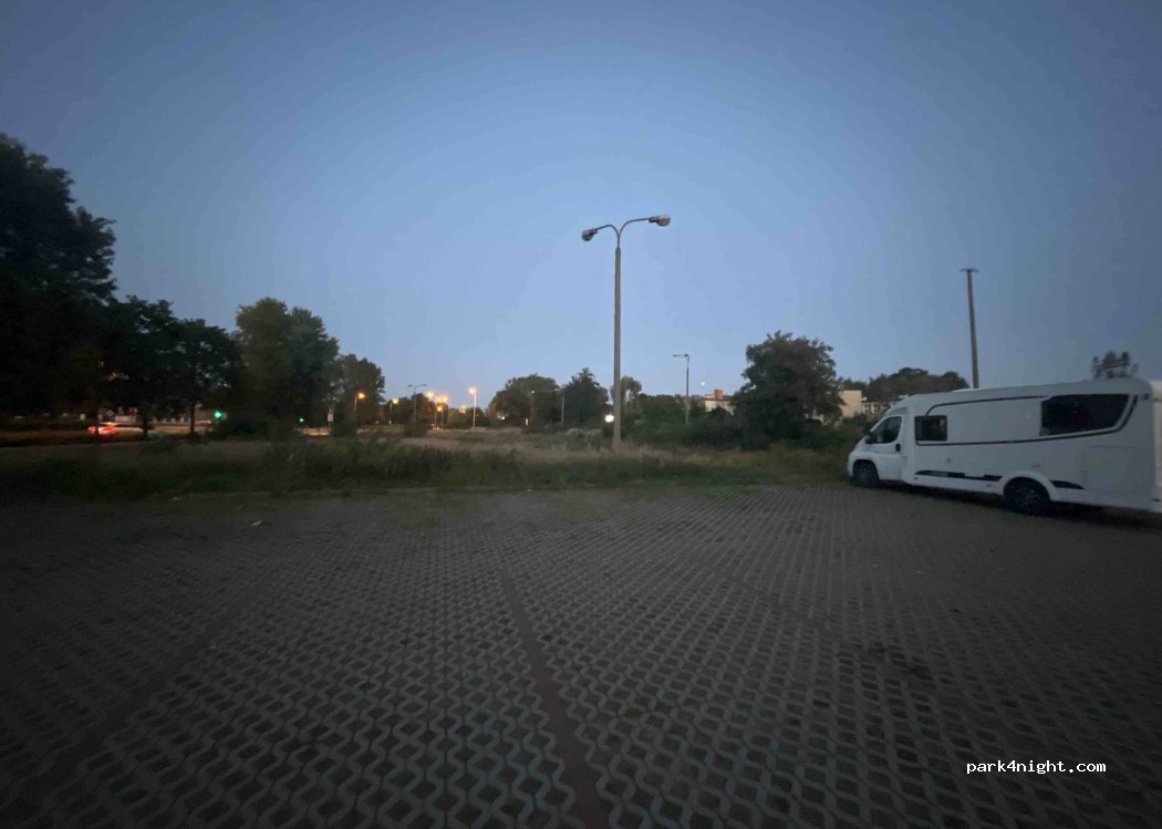 (97-300) Piotrków Trybunalski - 1 Stefana Batorego — foto 3