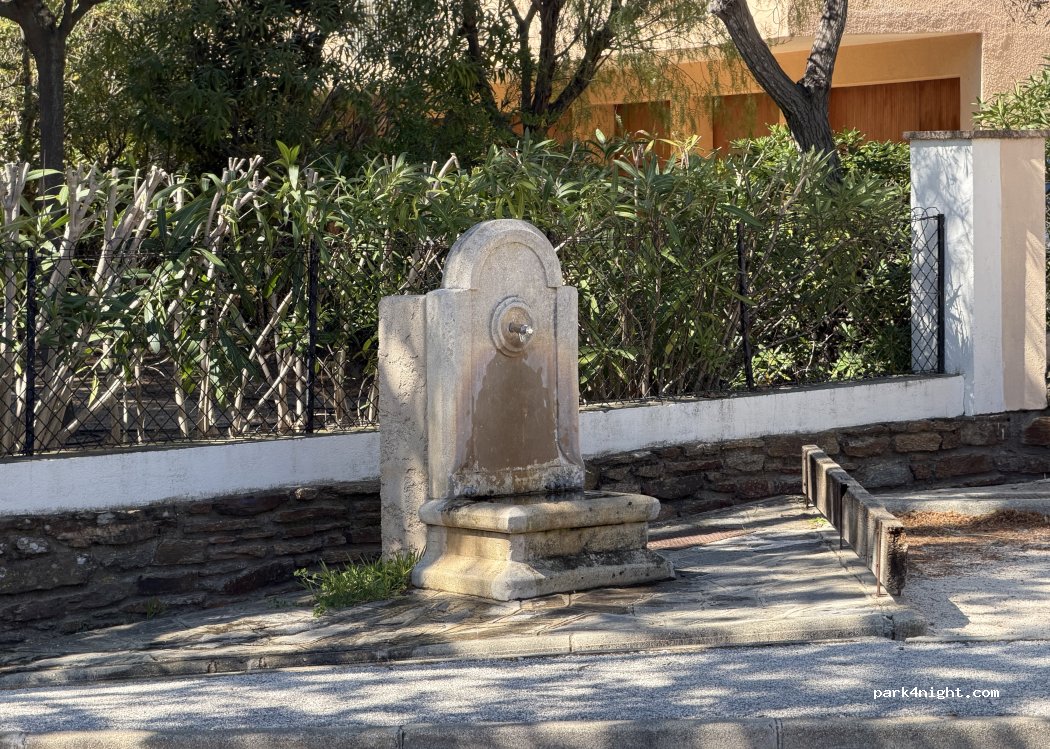 (83980) Le Lavandou - 7 Avenue Van Rysselberghe — foto