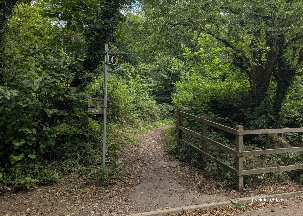 (CF15 7RZ) Taff's Well - Cemetery Road — foto 3