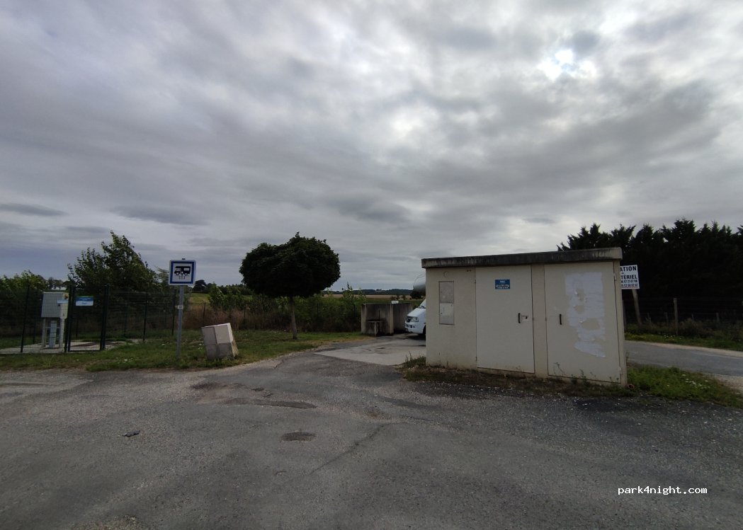 (47150) Monflanquin - Zone commerciale de Piquemil — foto 2