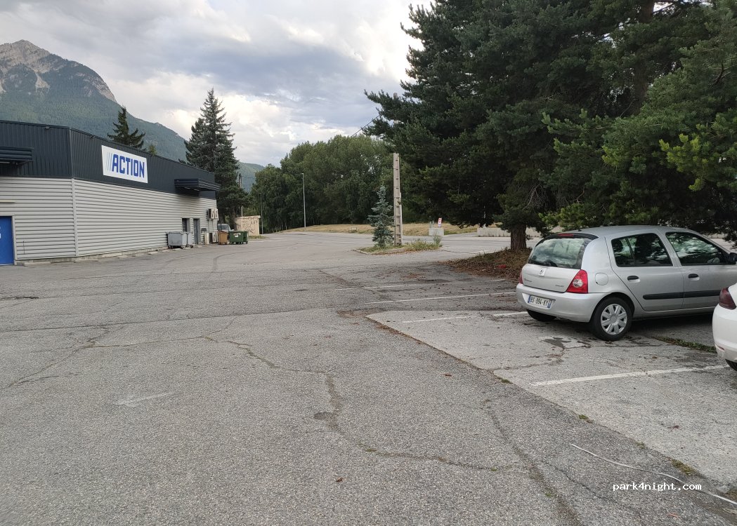 (05100) Briançon - 140 Rue Maréchal de Lattre de Tassigny — foto