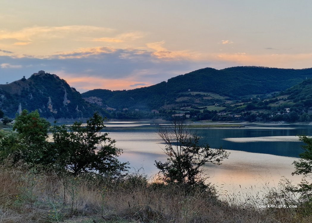 (02020) Castel di Tora - — foto