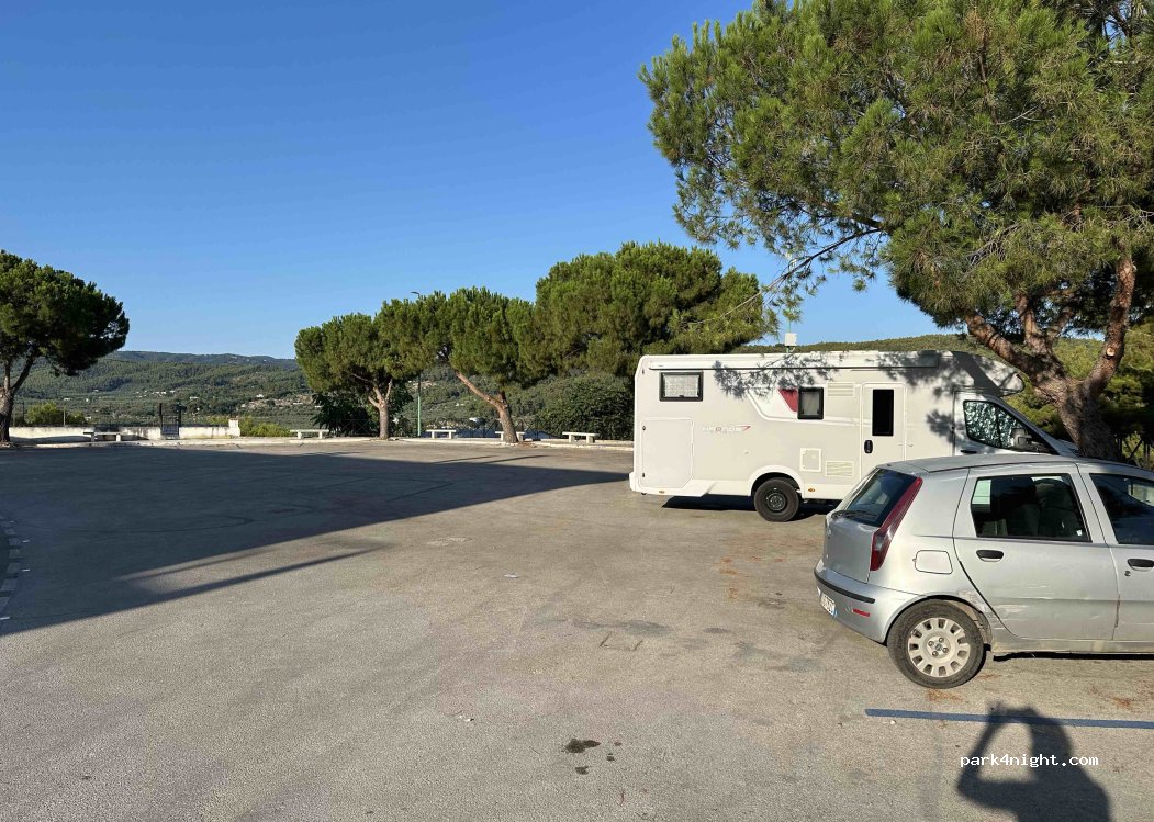 (71010) Peschici - 109 Corso Camillo Benso Conte di Cavour — foto