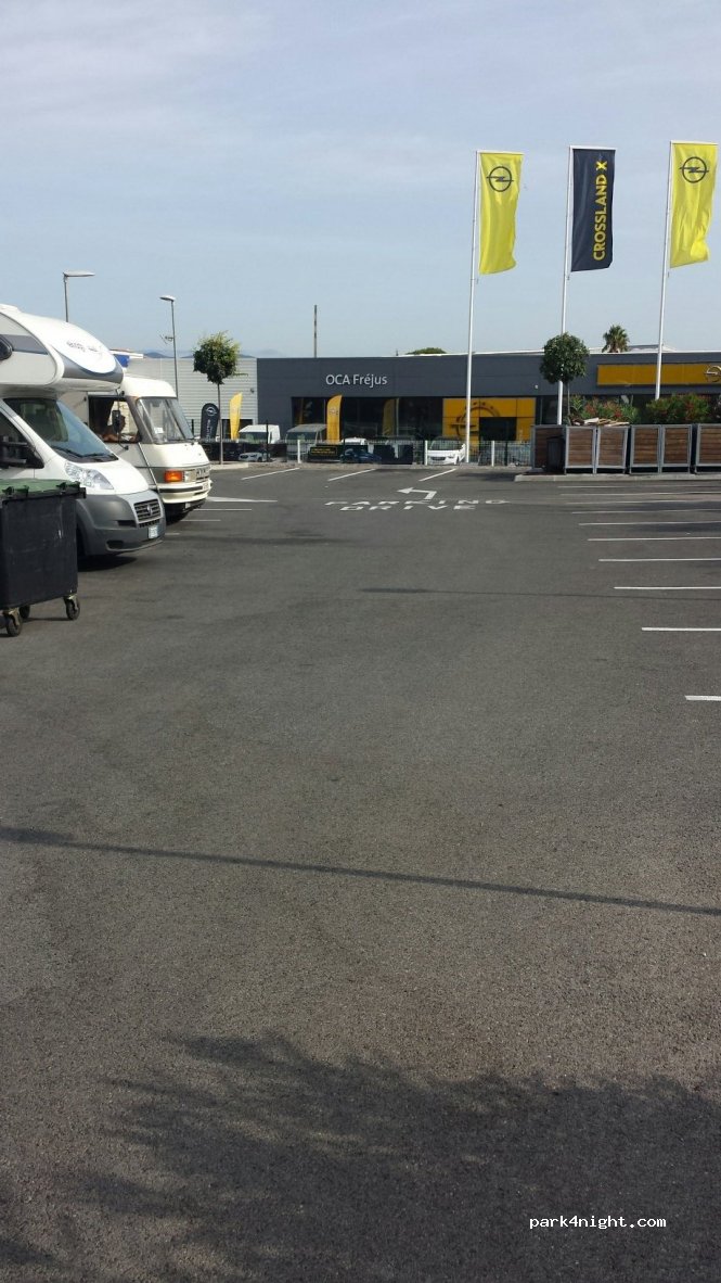 (83600) Fréjus - 208 DN7 — foto 2
