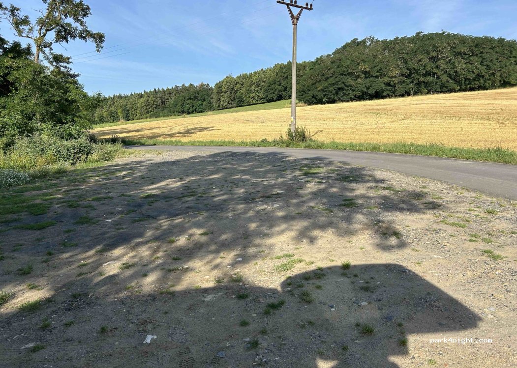(284 01) Miskovice - Unnamed Road — foto 3
