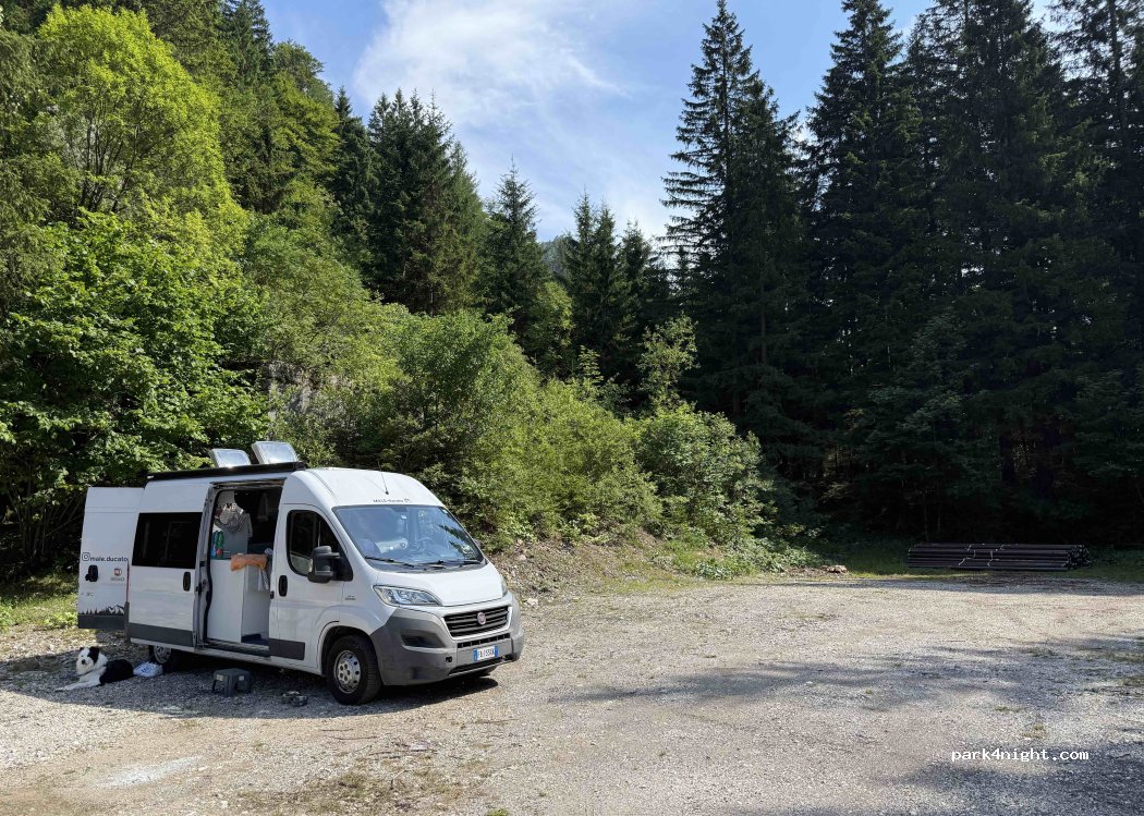 (33018) Tarvisio - 18 Via Nevea — foto