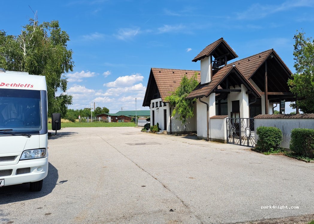 (2751) Matzendorf - 643 BadenerStraße — foto