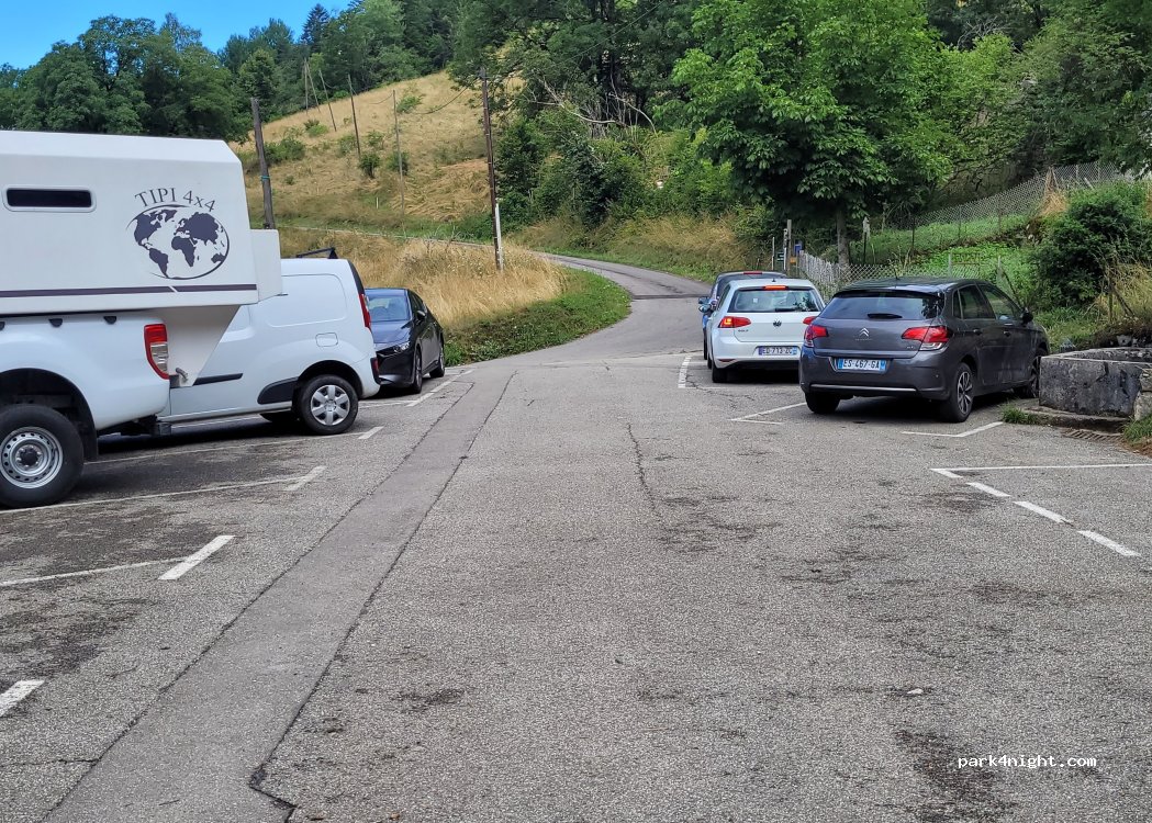 (73670) Saint-Pierre-d'Entremont - 41 Place de l'Alpettaz — foto