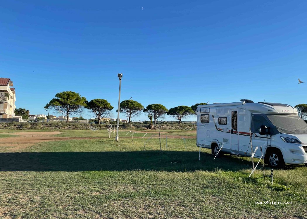 Parcheggio Marzamemi Camper e Auto — foto 3