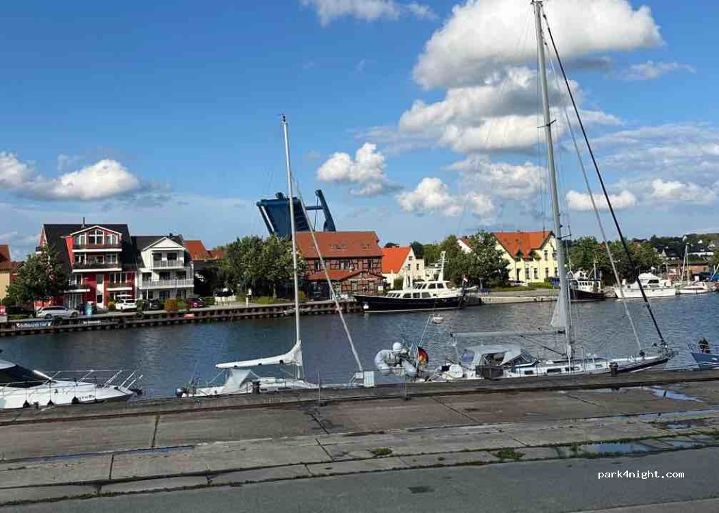 (17438) Wolgast - Am Kai — foto