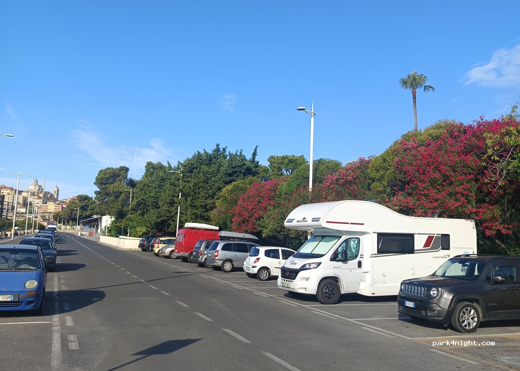 (18100) Imperia - Snc Lungomare Marinai d'Italia — foto 2