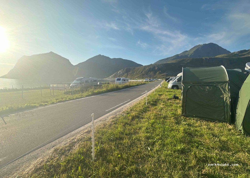 (8370) Vestvågøy - 425 Voieveien — foto
