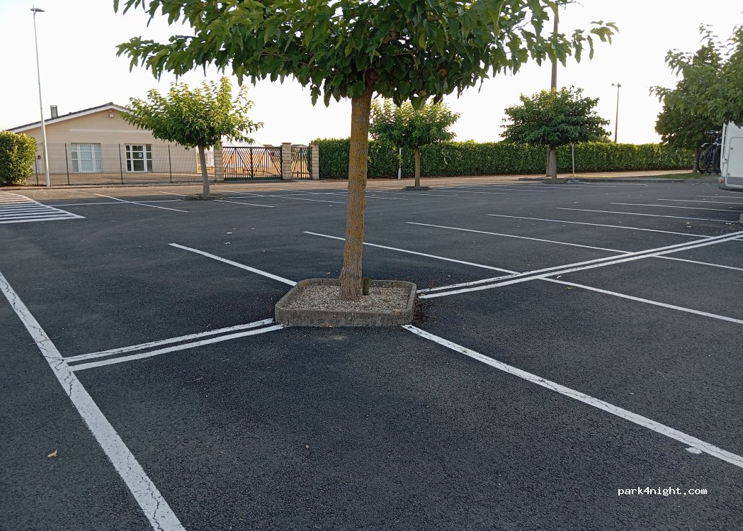 (33350) Saint-Magne-de-Castillon - 2 Bis Avenue des Girondins — foto