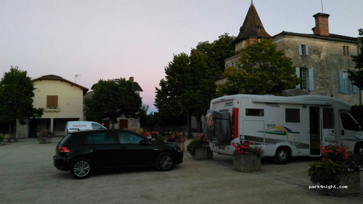 (40240) Saint-Justin - 78 Place des Tilleuls — foto