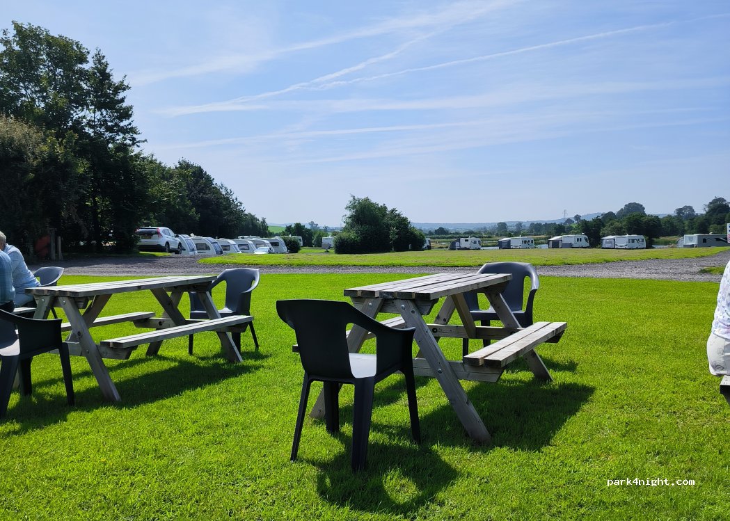 Farleton Fisheries Caravan Site — foto