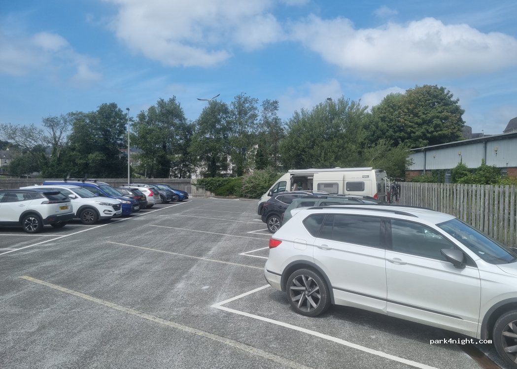(SA31) Carmarthen - Station Approach — foto