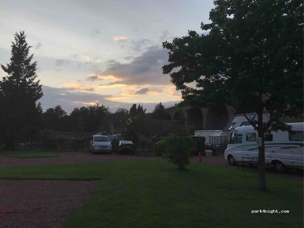 Lothian Bridge Caravan Park — foto