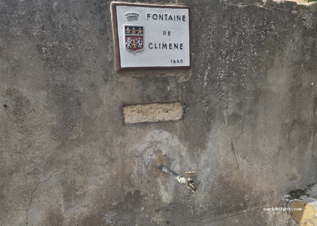 (83510) Lorgues - Place des Climènes — foto