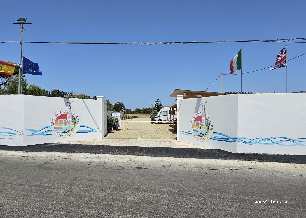 Area sosta camper Capo Peloro — foto