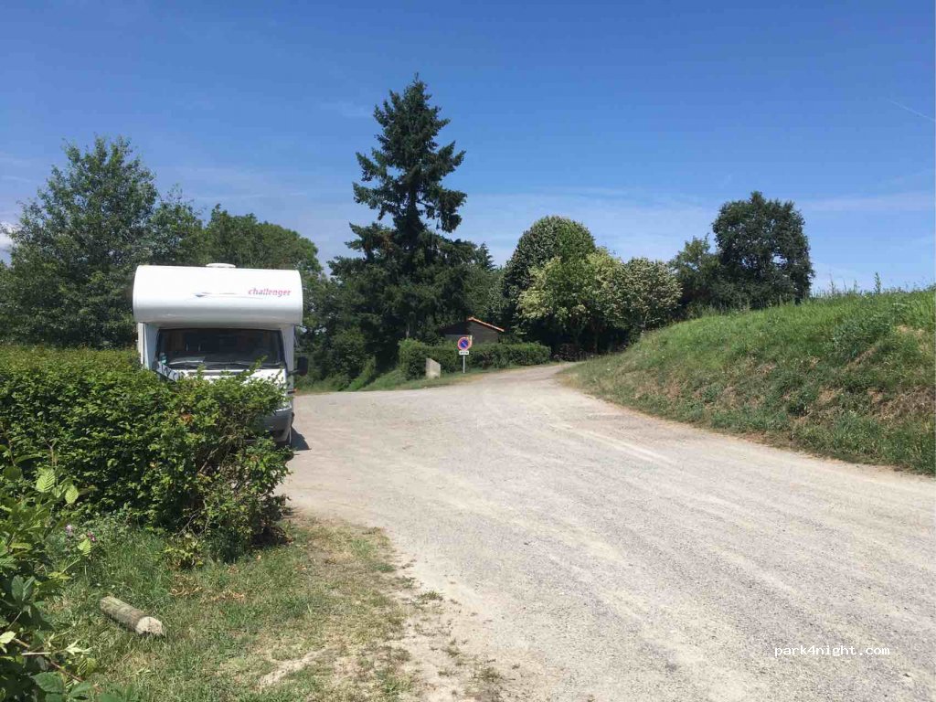 (16150) Chassenon - Route de Rochechouart — foto