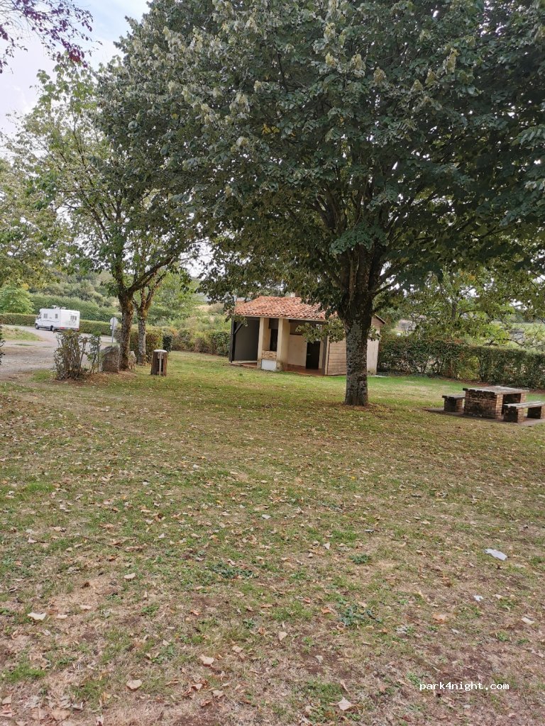 (16150) Chassenon - Route de Rochechouart — foto 2