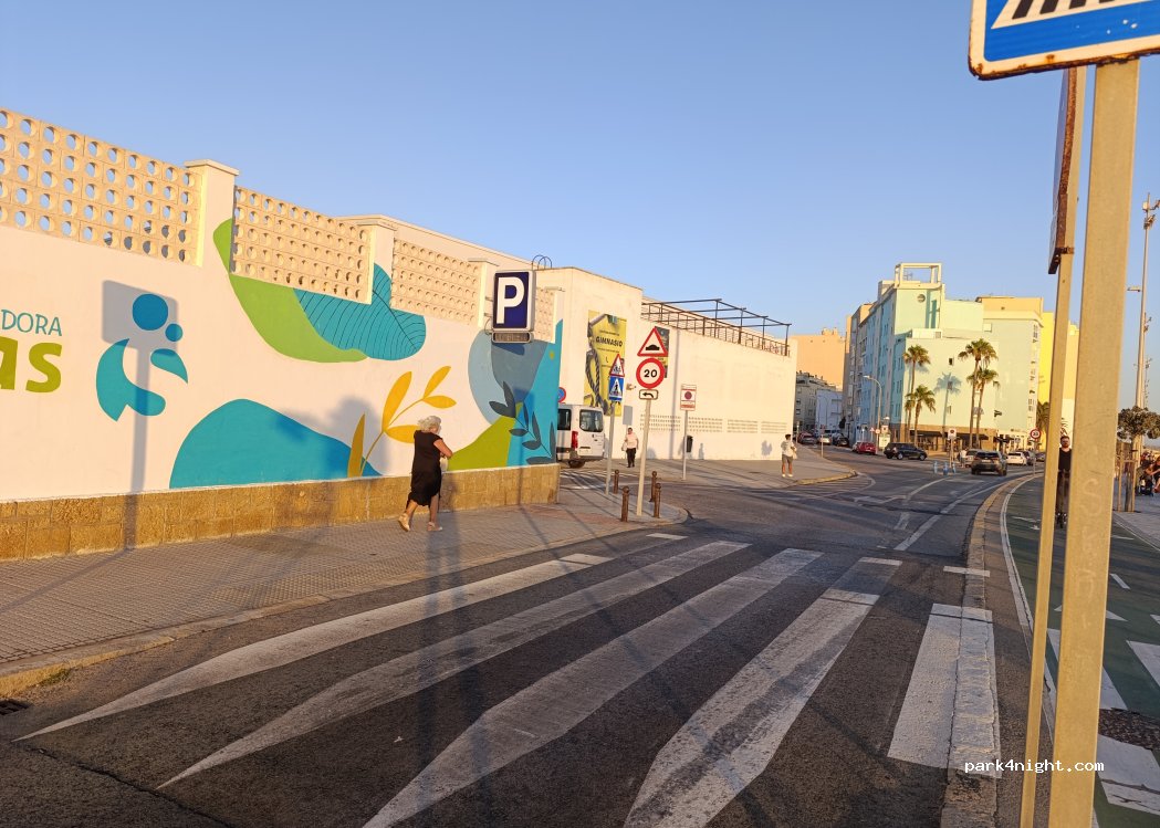(11008) Cádiz - Calle Guillermo Chaminade — foto 2