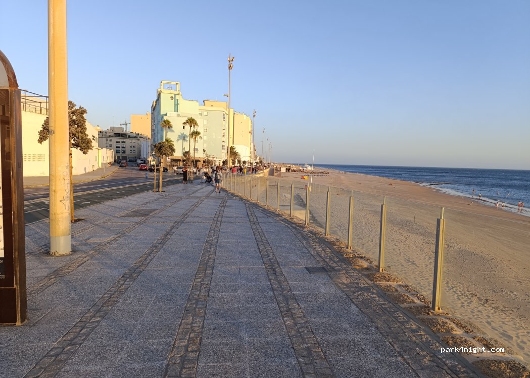 (11008) Cádiz - Calle Guillermo Chaminade — foto 3
