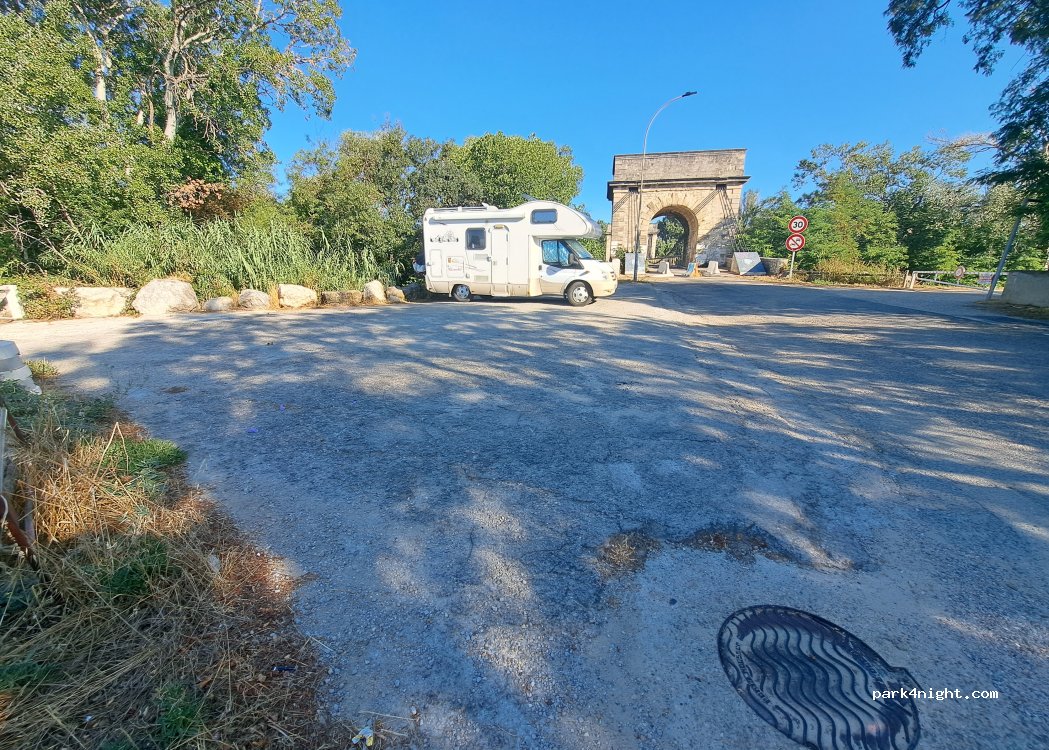 (13200) Arles - Avenue Édouard Herriot — foto 2