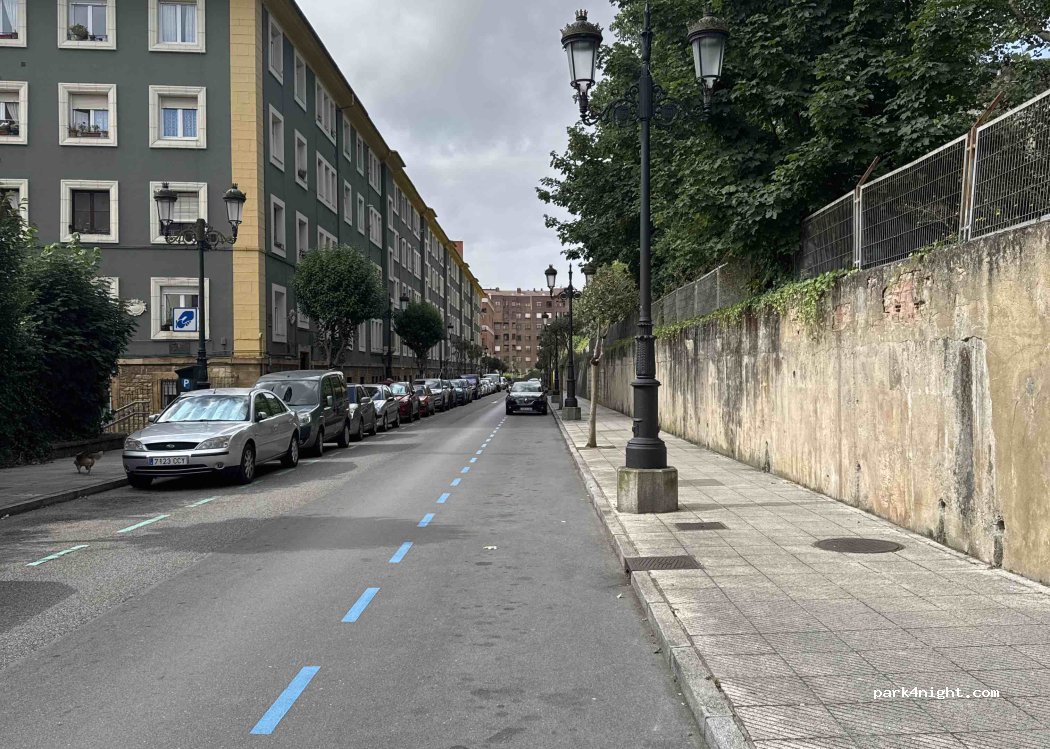 (33009) Oviedo - Calle Leopoldo Alas — foto