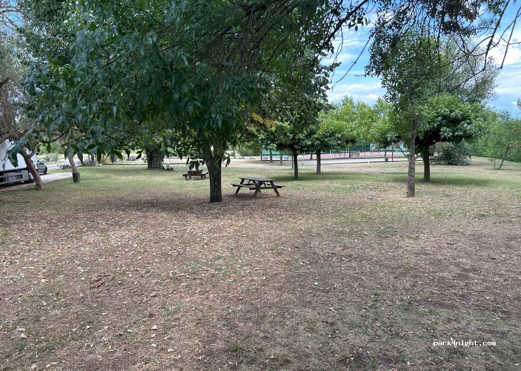 (30500) Potelières - D 37 — foto