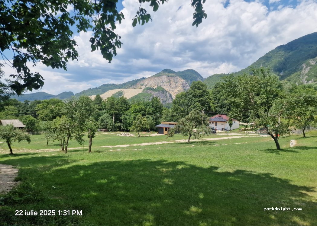 Buila Base Camp — foto